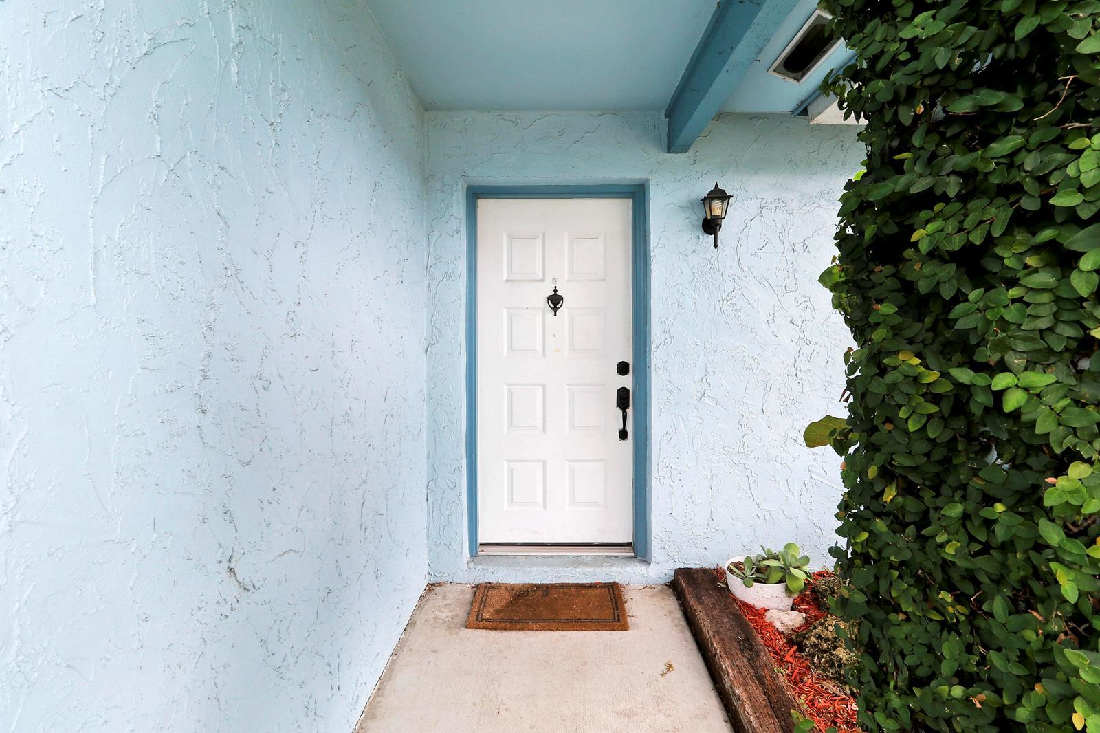 104 BANYAN Circle, Jupiter FL 33458 photo 4
