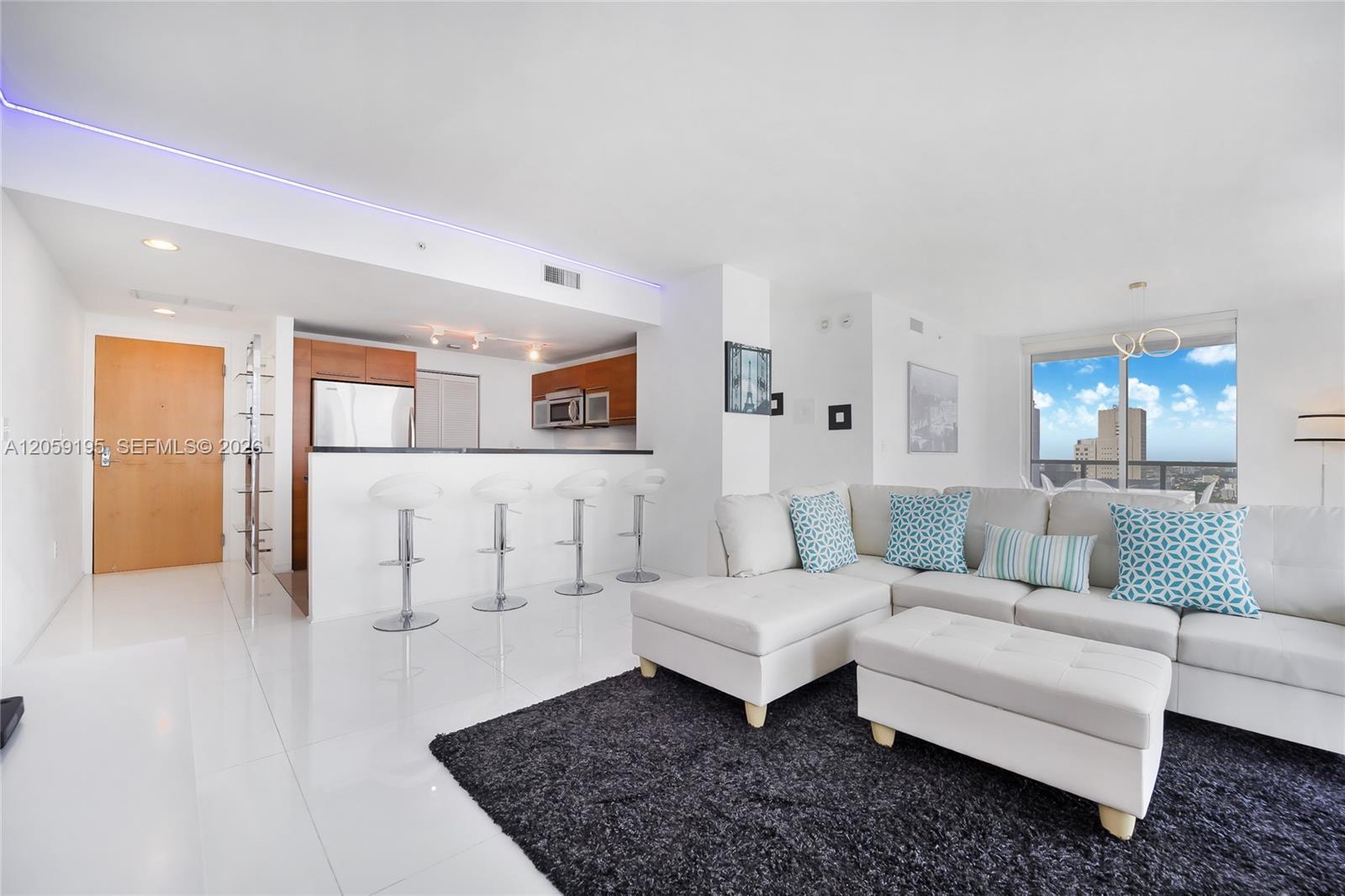 253 NE 2nd St # 3302, Miami FL 33132 photo 2