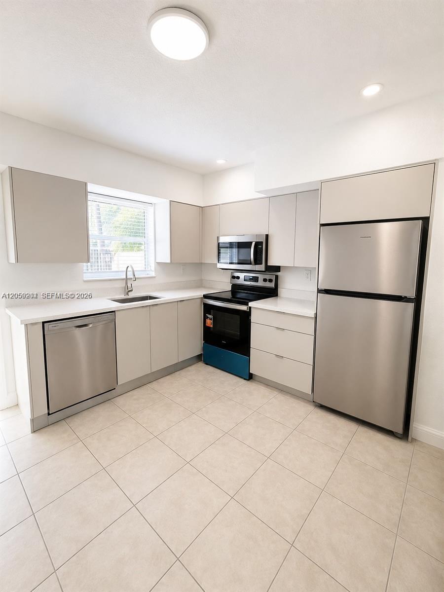 Hollywood, FL 33020 photo 3