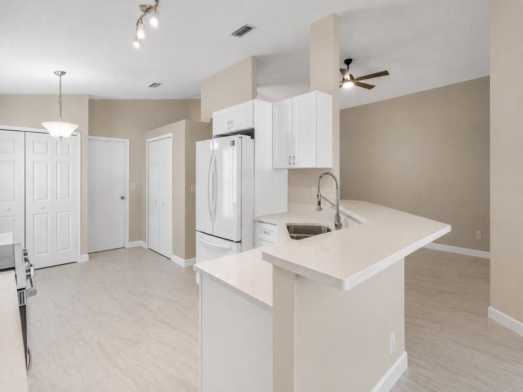 962 E 13th Square, Vero Beach FL 32960 photo 5