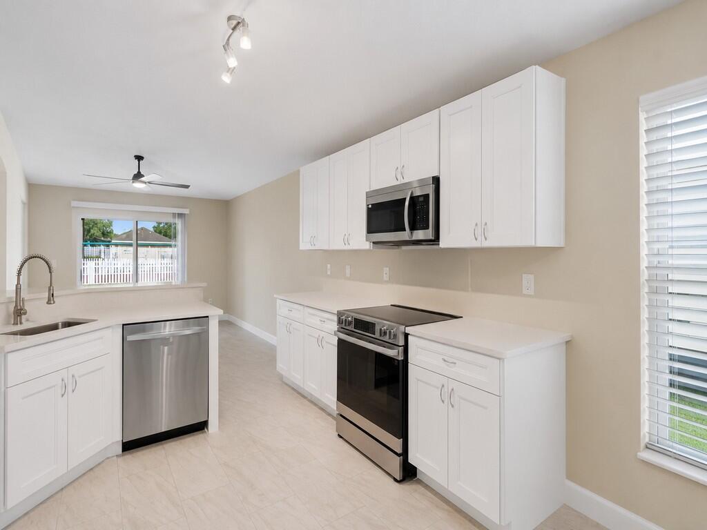 962 E 13th Square, Vero Beach FL 32960 photo 4