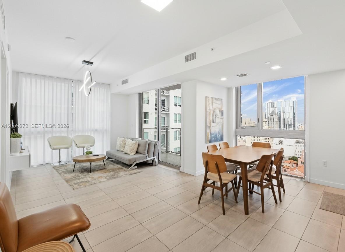 227 NE 2nd St # 2202, Miami FL 33132 photo 2
