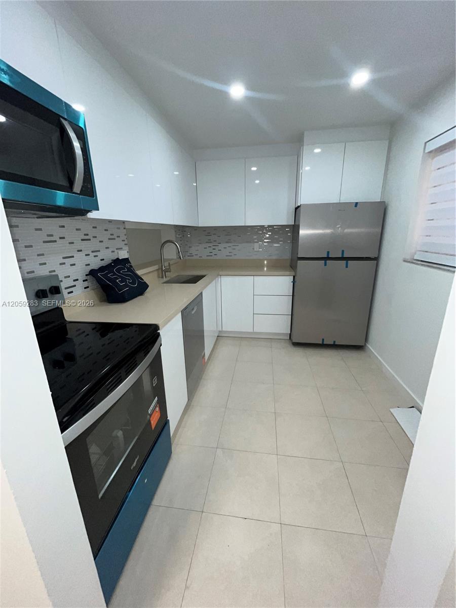 8625 NW 8th St # 213, Miami FL 33126 photo 3
