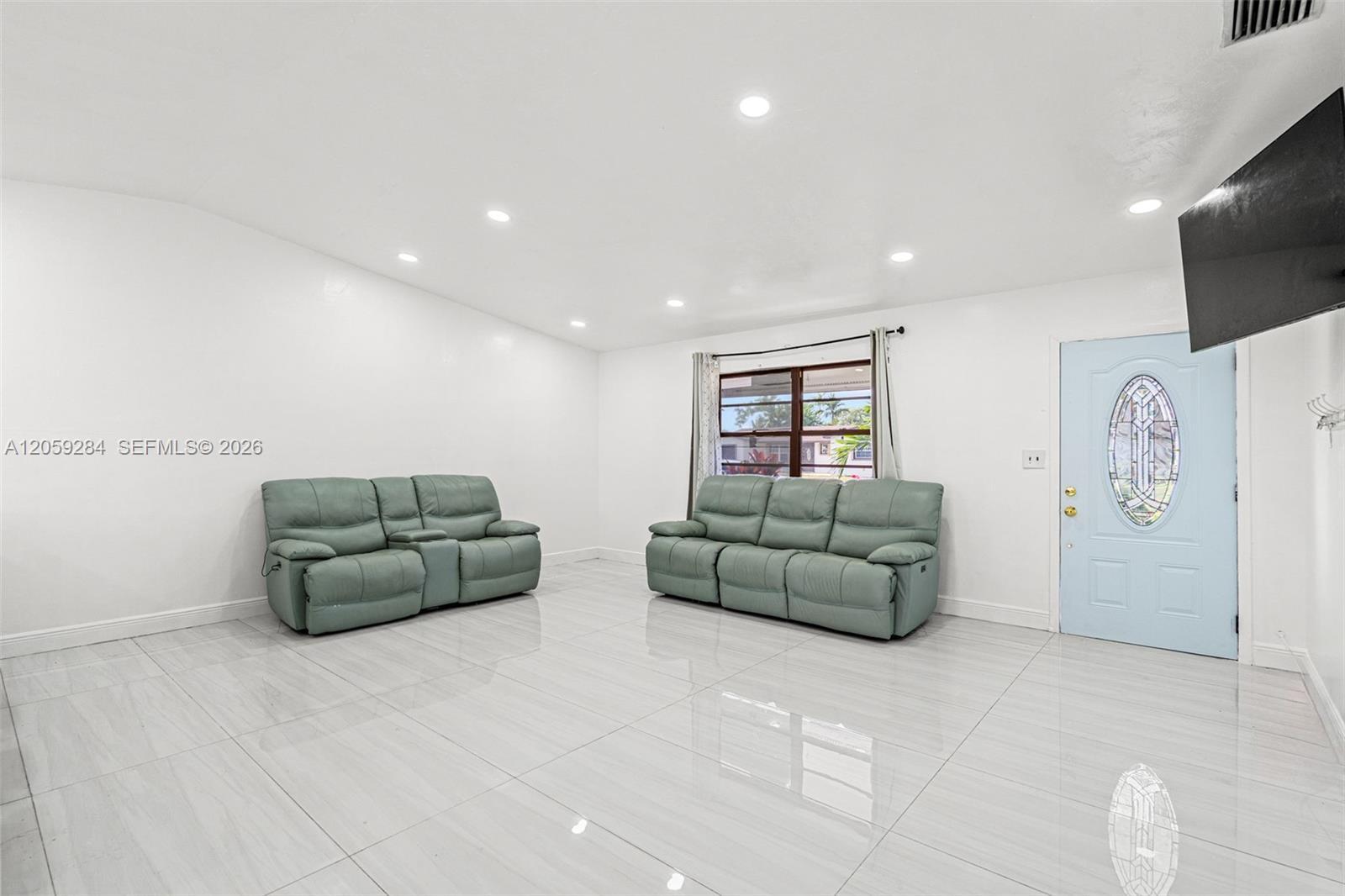 364 NW 17th Ct, Homestead FL 33030 photo 5