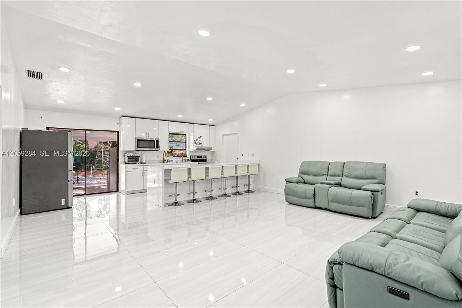 364 NW 17th Ct, Homestead FL 33030 photo 4