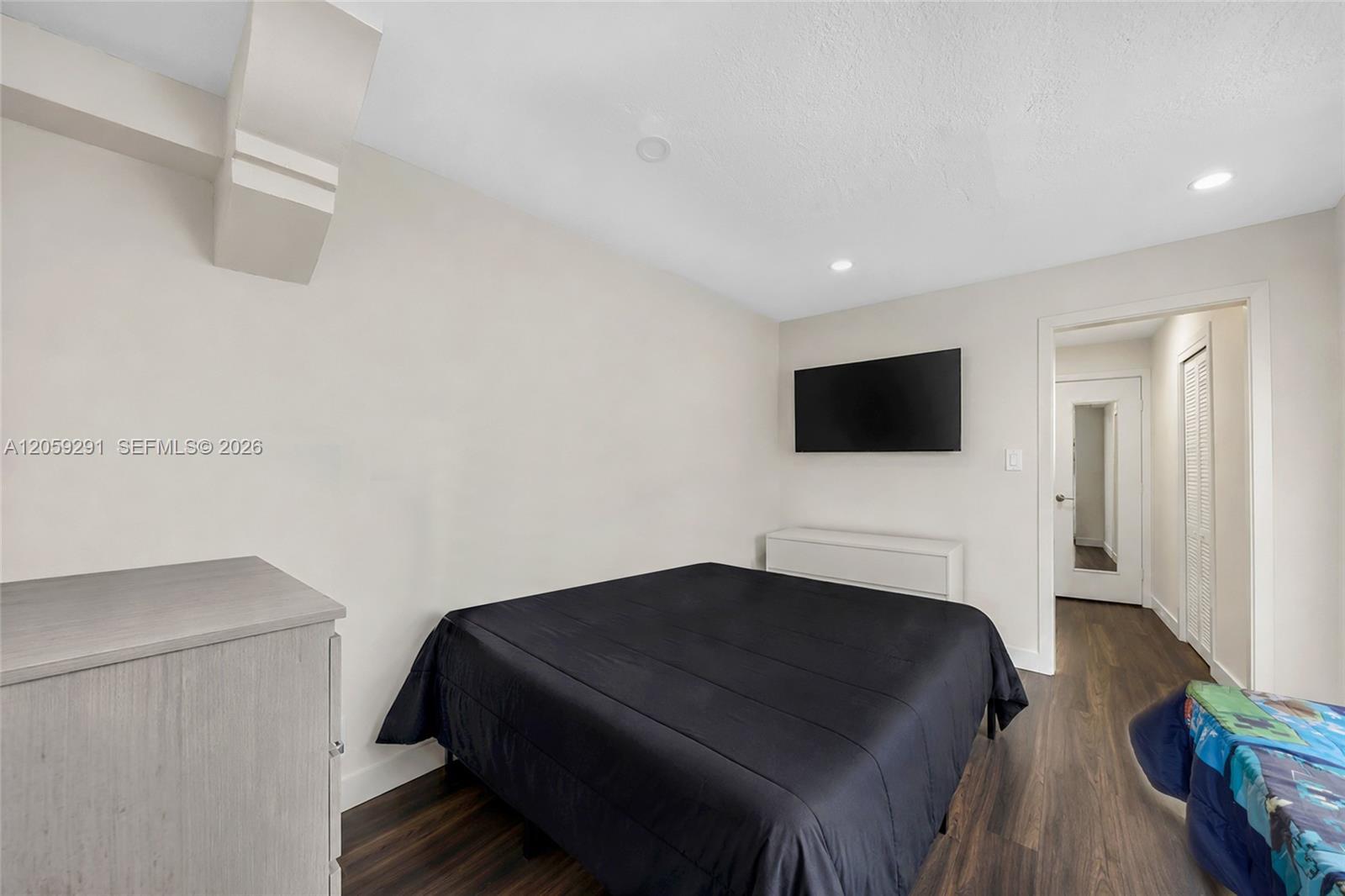 2420 NW 34th St, Miami FL 33142 photo 4