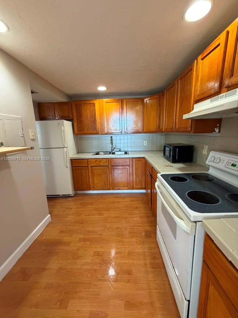 2025 NE 164th St # 1006, North Miami Beach FL 33162 photo 2