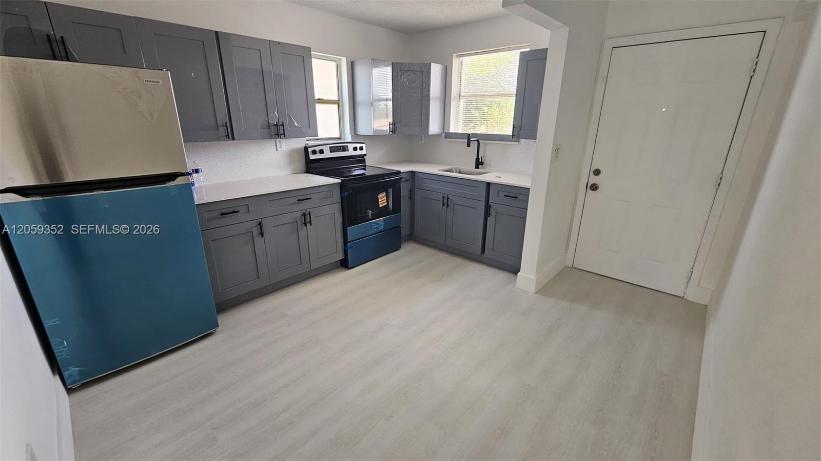 1000 W 28 St # 17, Hialeah FL 33010 photo 2