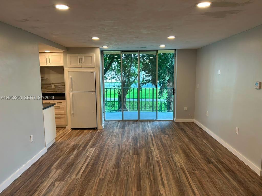 9320 Fontainebleau Blvd # 214, Miami FL 33172 photo 2