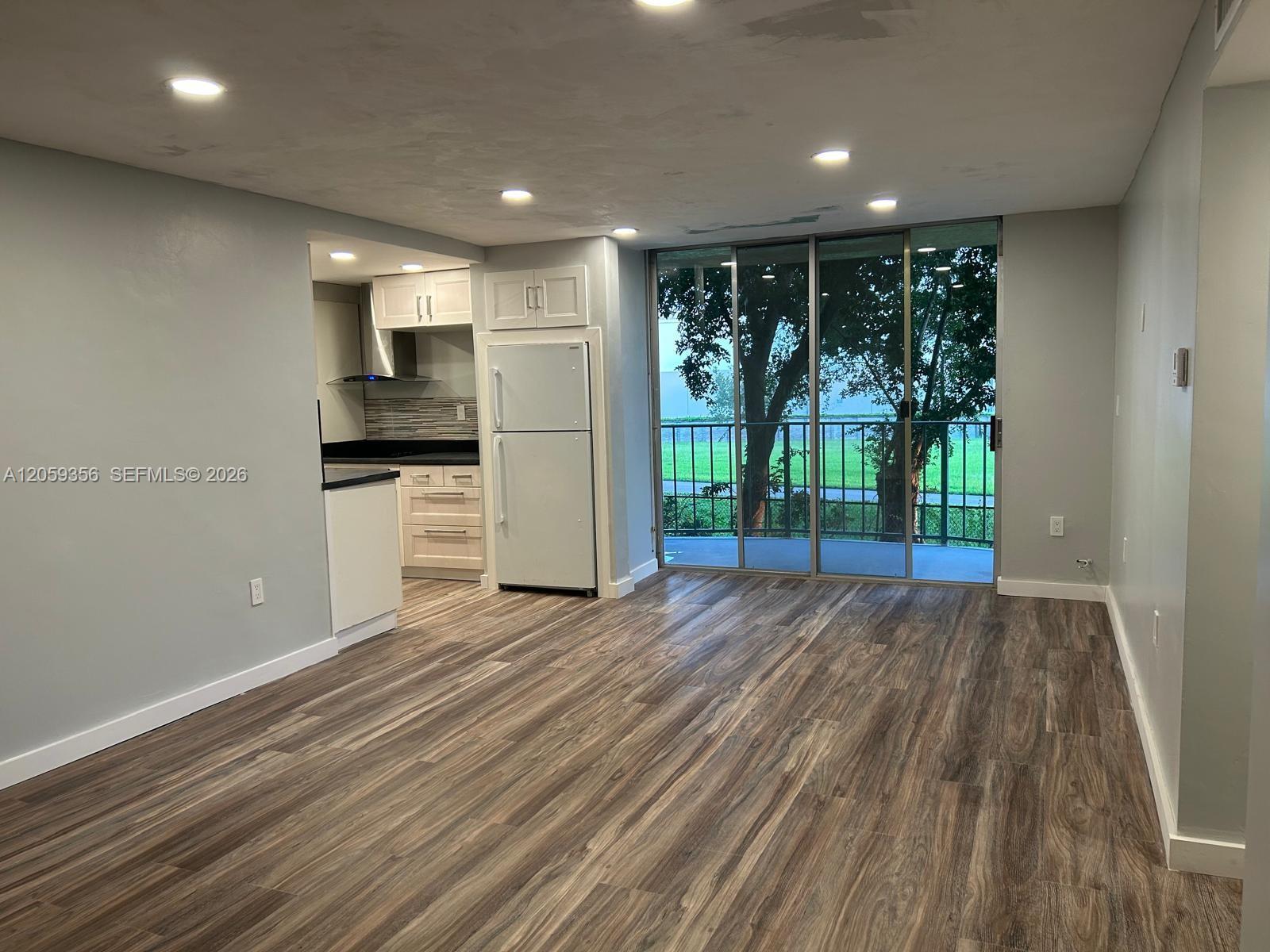 9320 Fontainebleau Blvd # 214, Miami FL 33172 photo 3