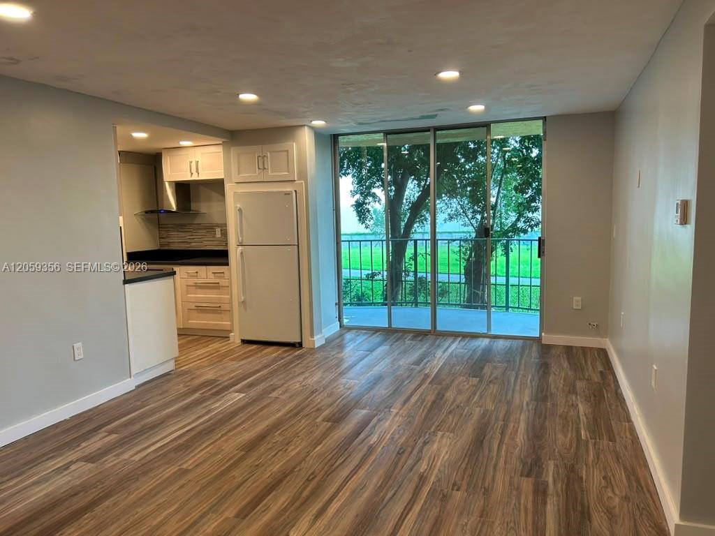 9320 Fontainebleau Blvd # 214, Miami FL 33172 photo 4