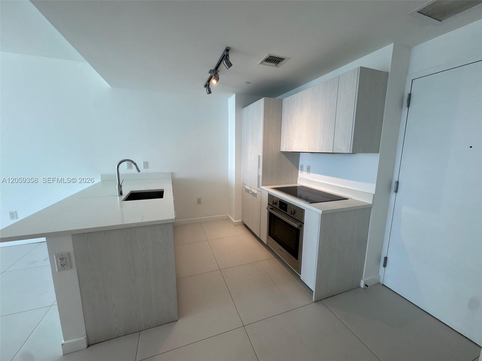 501 NE 31st St # 2005, Miami FL 33137 photo 2