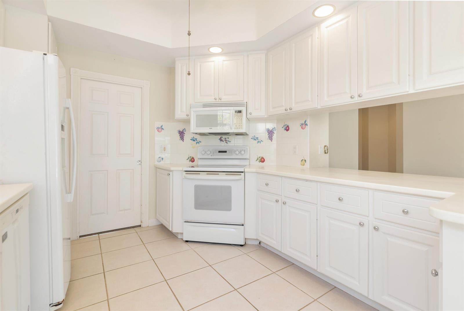 150 Euphrates Circle, Palm Beach Gardens FL 33410 photo 5