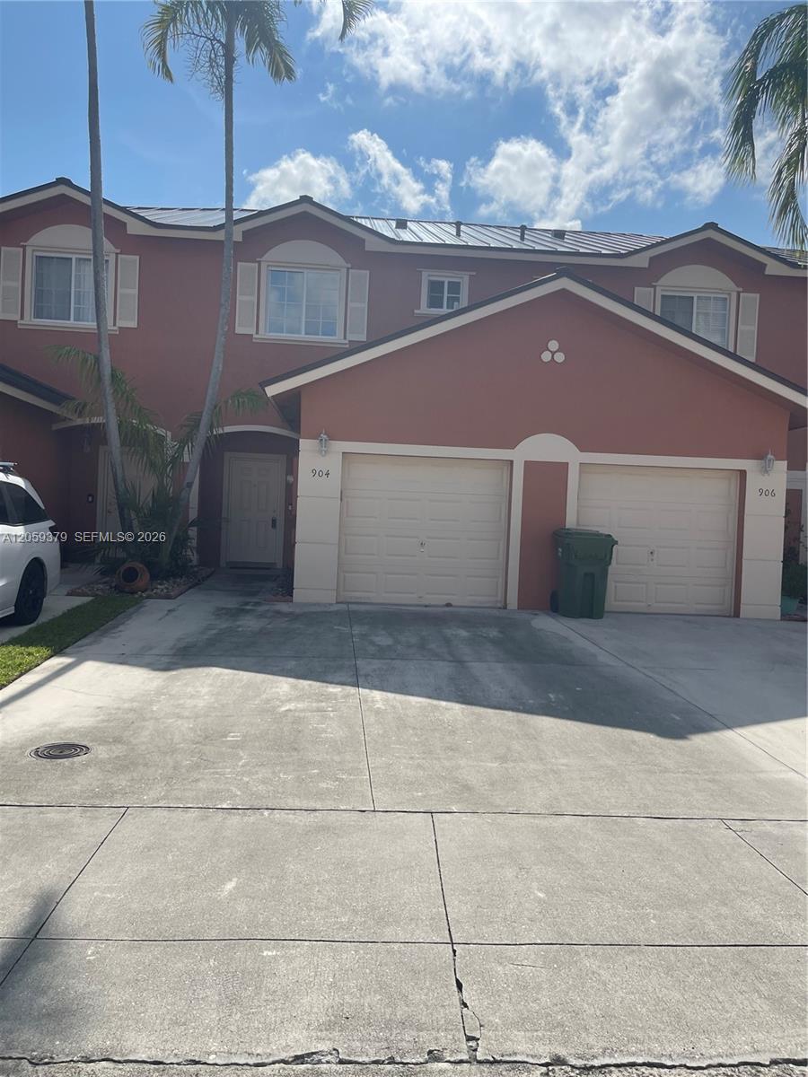 904 NW 100th Ave, Pembroke Pines FL 33024 photo 2