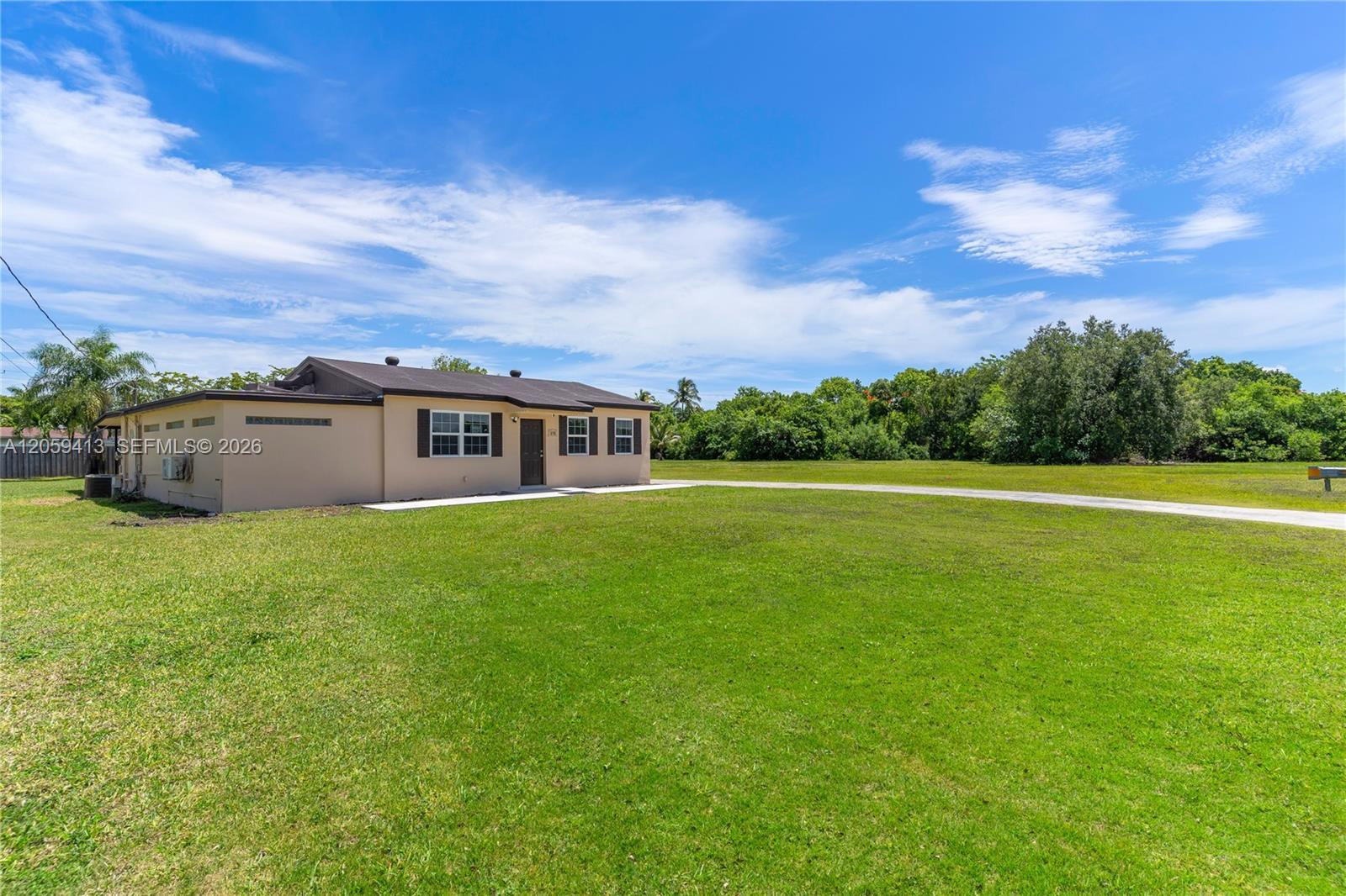 378 SW 6th St, Florida City FL 33034 photo 2