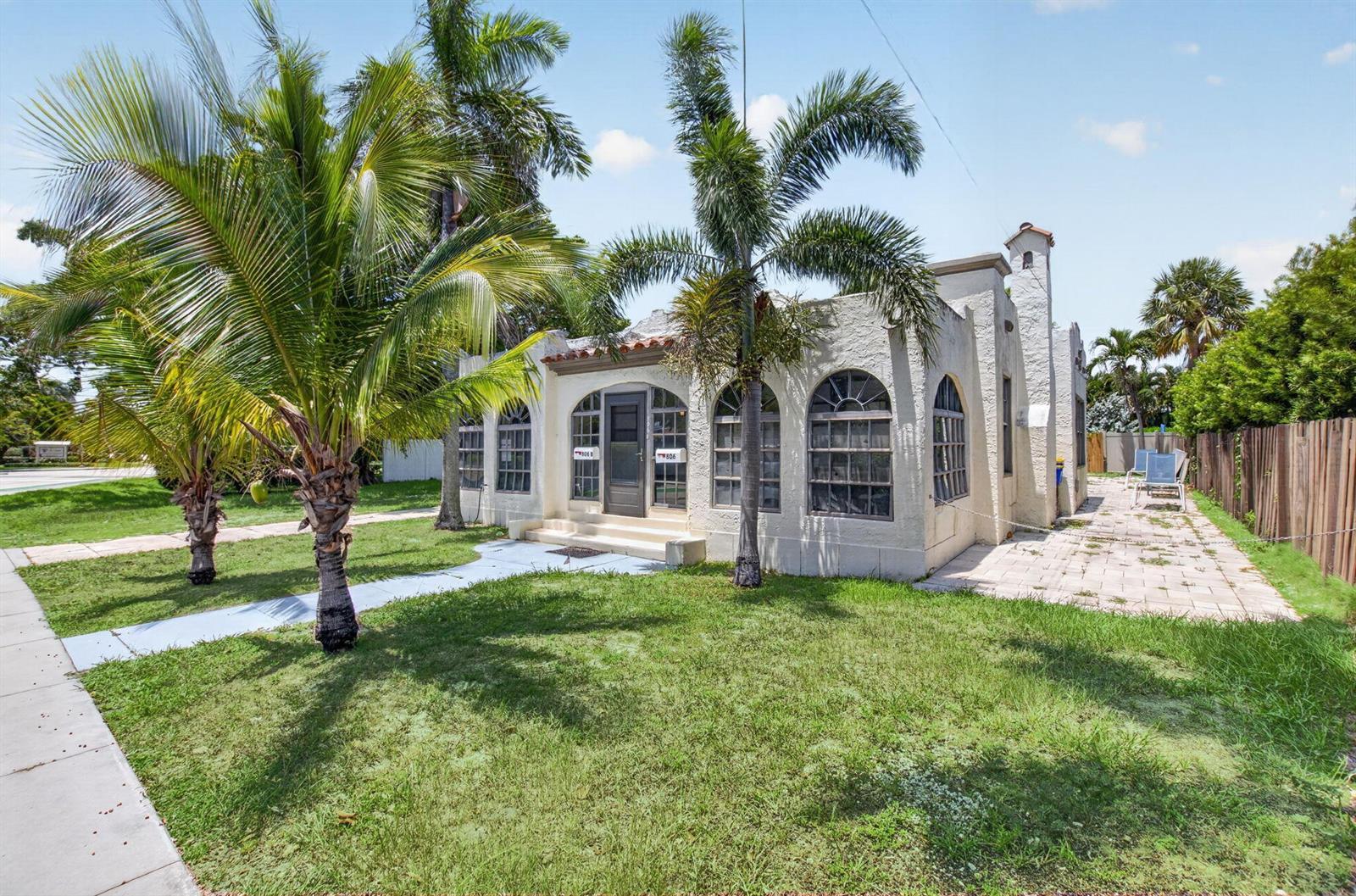 806 NE 2nd Avenue, Delray Beach FL 33444 photo 2