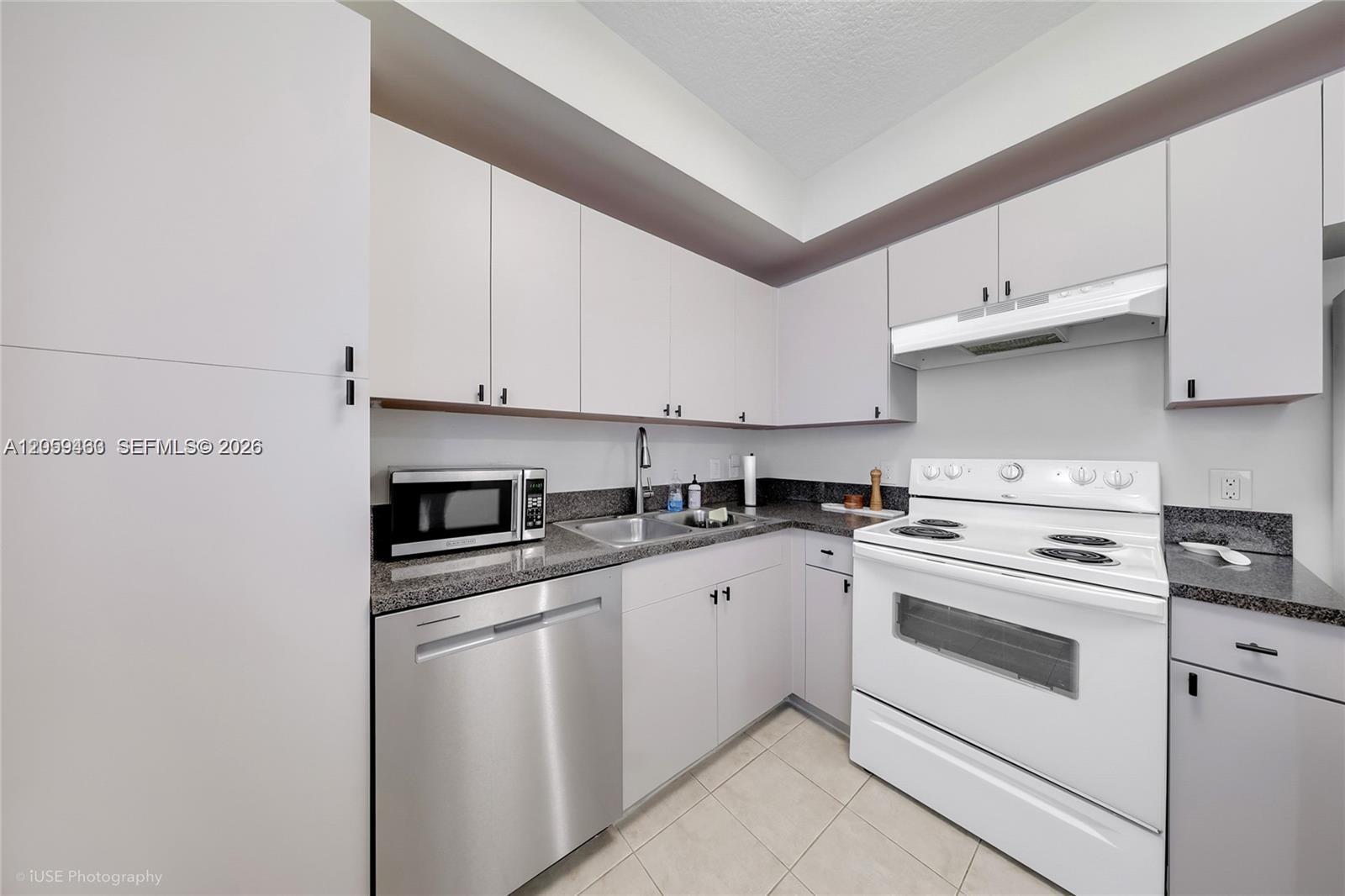 115 SW 11th St # 505, Miami FL 33130 photo 4
