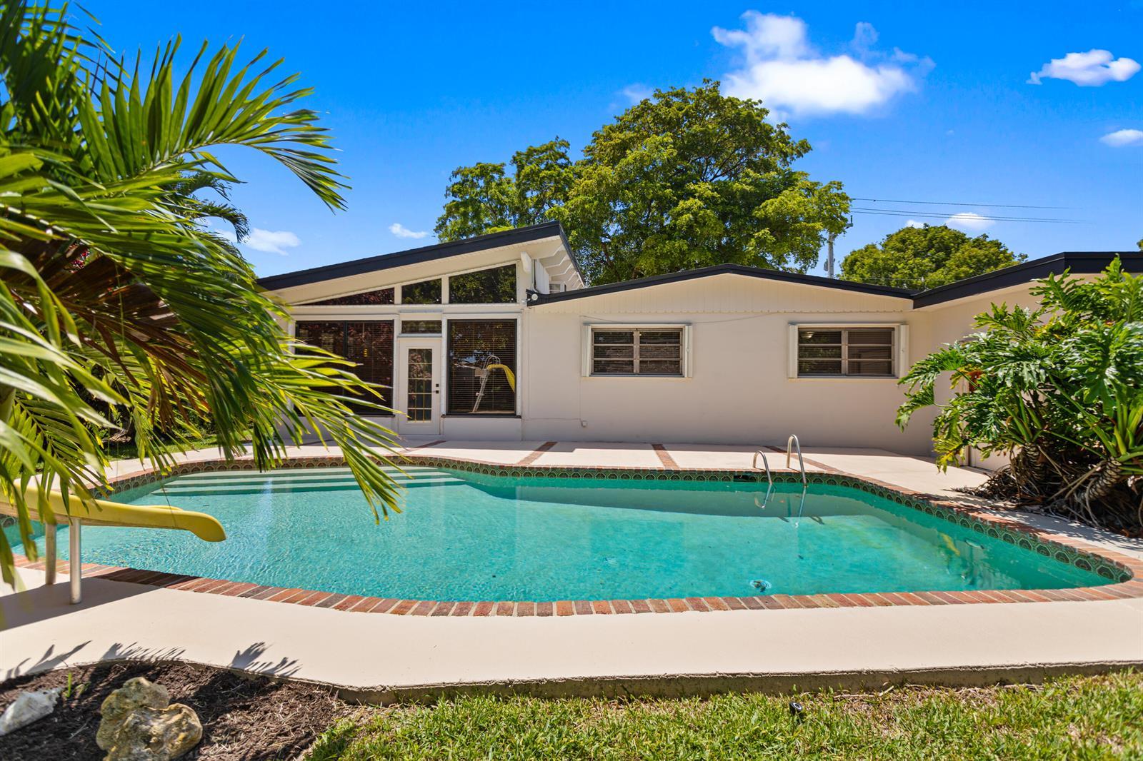 880 E ACRE Drive, Plantation FL 33317 photo 2