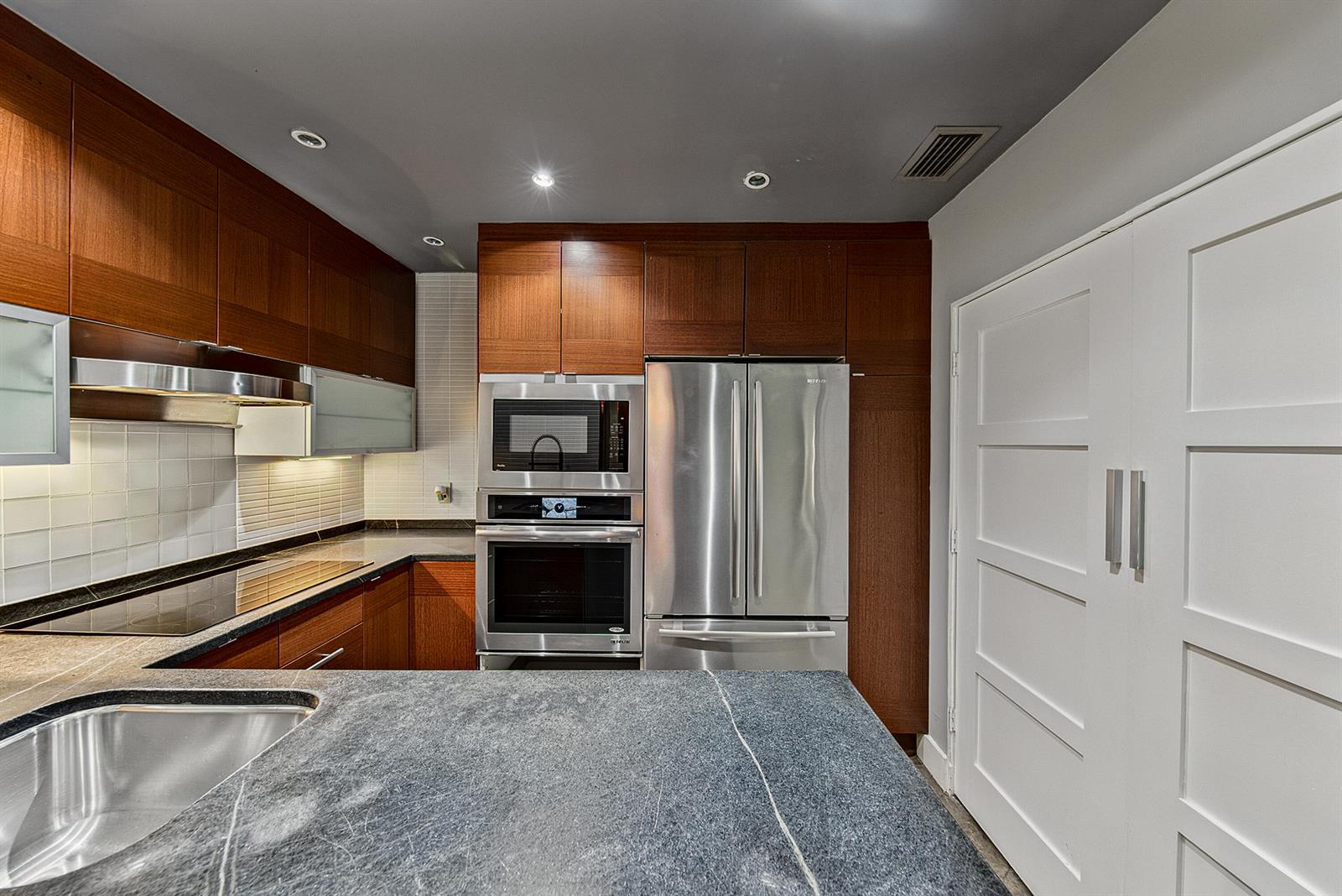281 NE 16th Place Unit 403, Fort Lauderdale FL 33305 photo 3