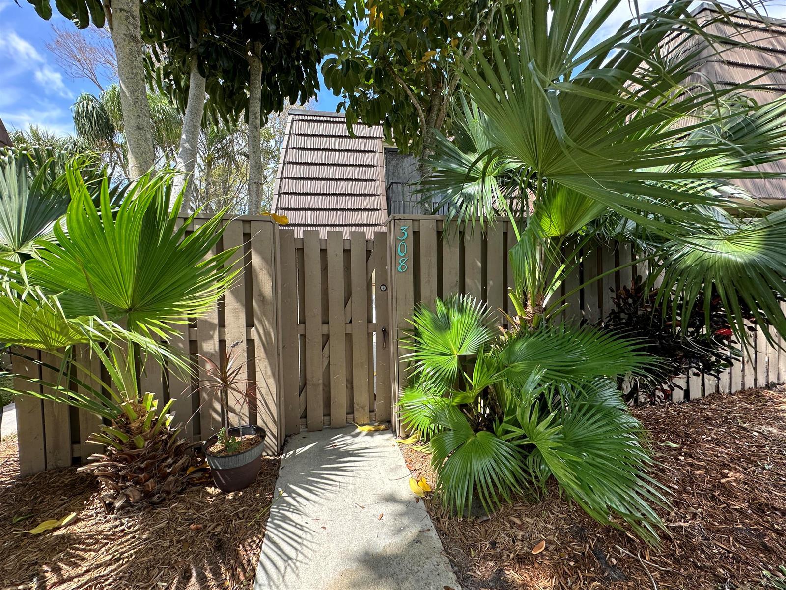308 3rd Court, Palm Beach Gardens FL 33410 photo 2