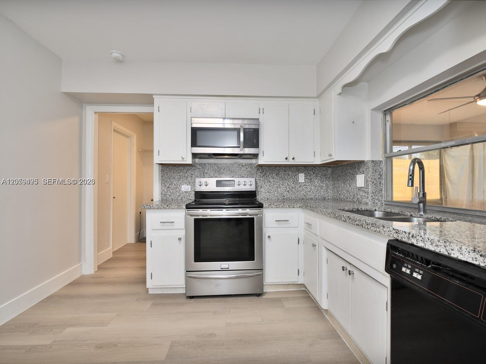 8691 NW 16th St, Pembroke Pines FL 33024 photo 4