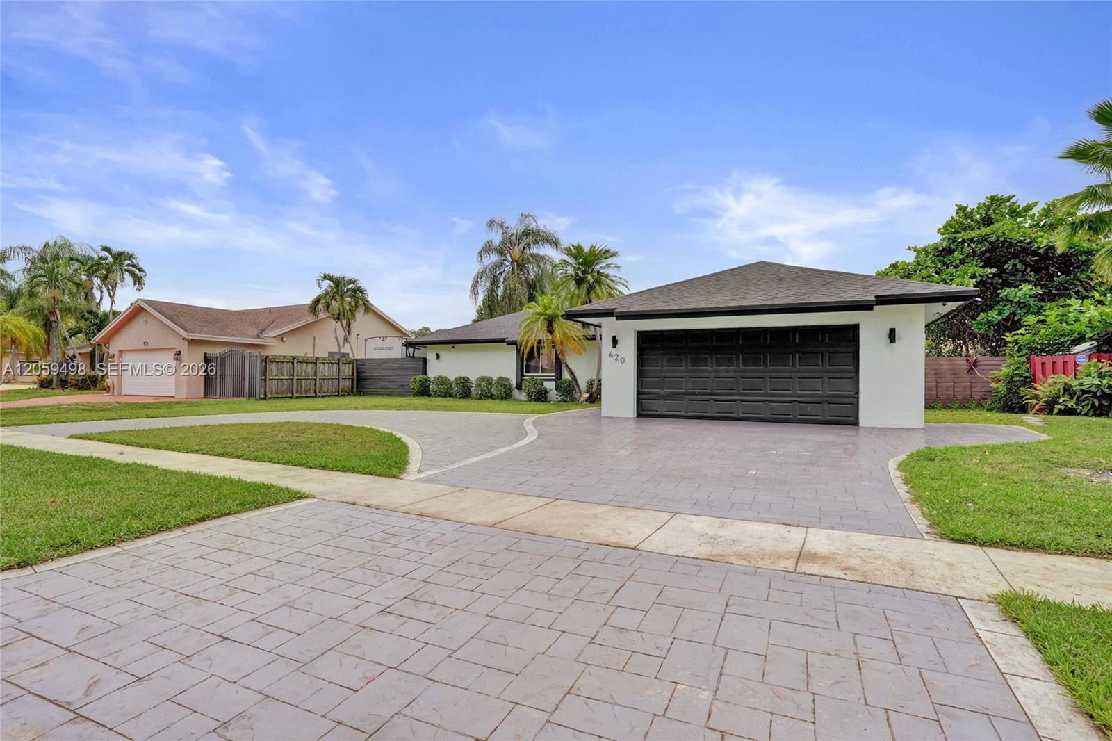 620 SW 100th Ave, Pembroke Pines FL 33025 photo 2