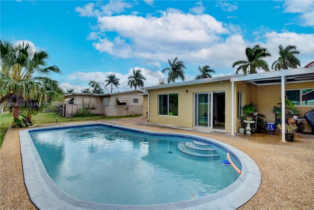 2330 NW 81st Ave, Sunrise FL 33322 photo 3