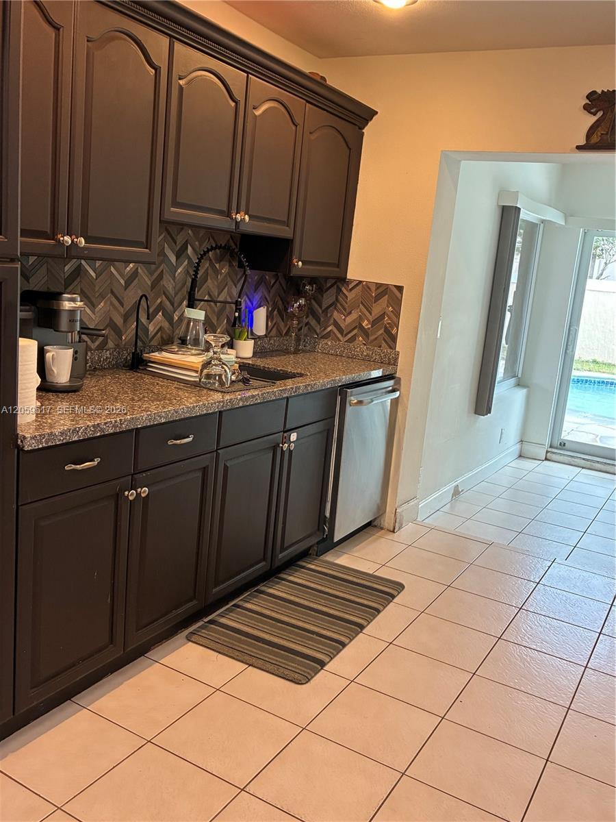 2330 NW 81st Ave, Sunrise FL 33322 photo 2