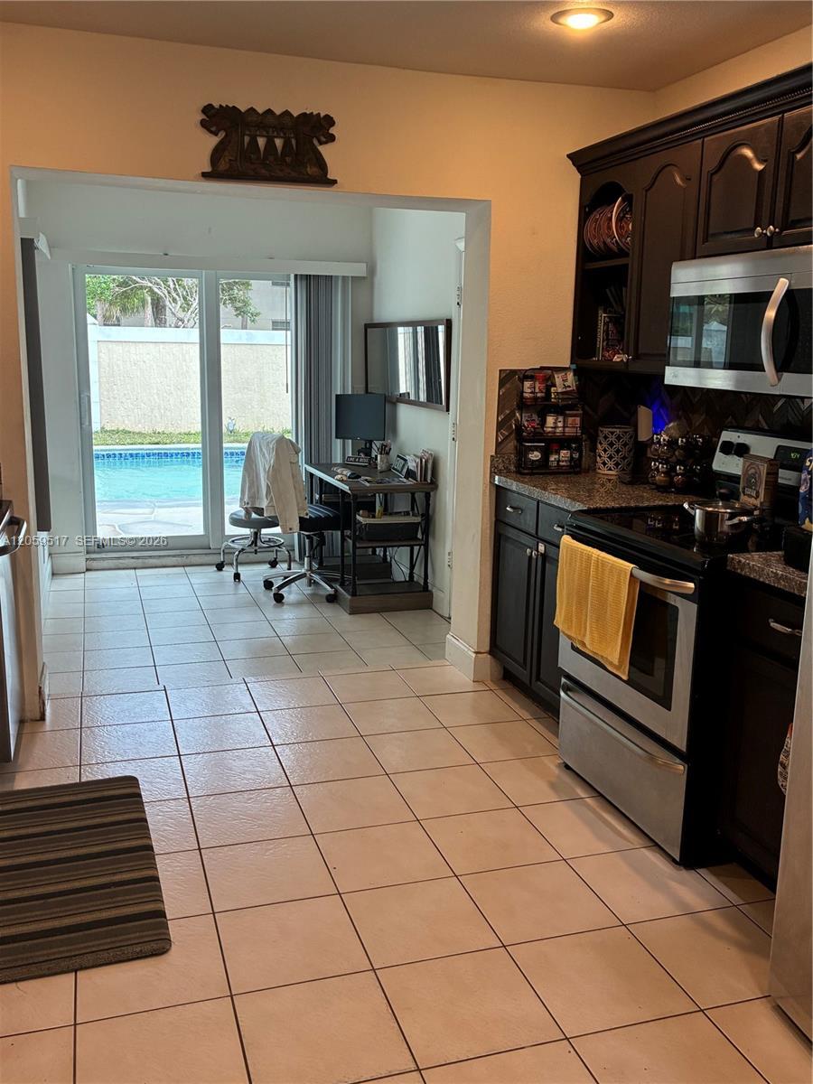 2330 NW 81st Ave, Sunrise FL 33322 photo 3