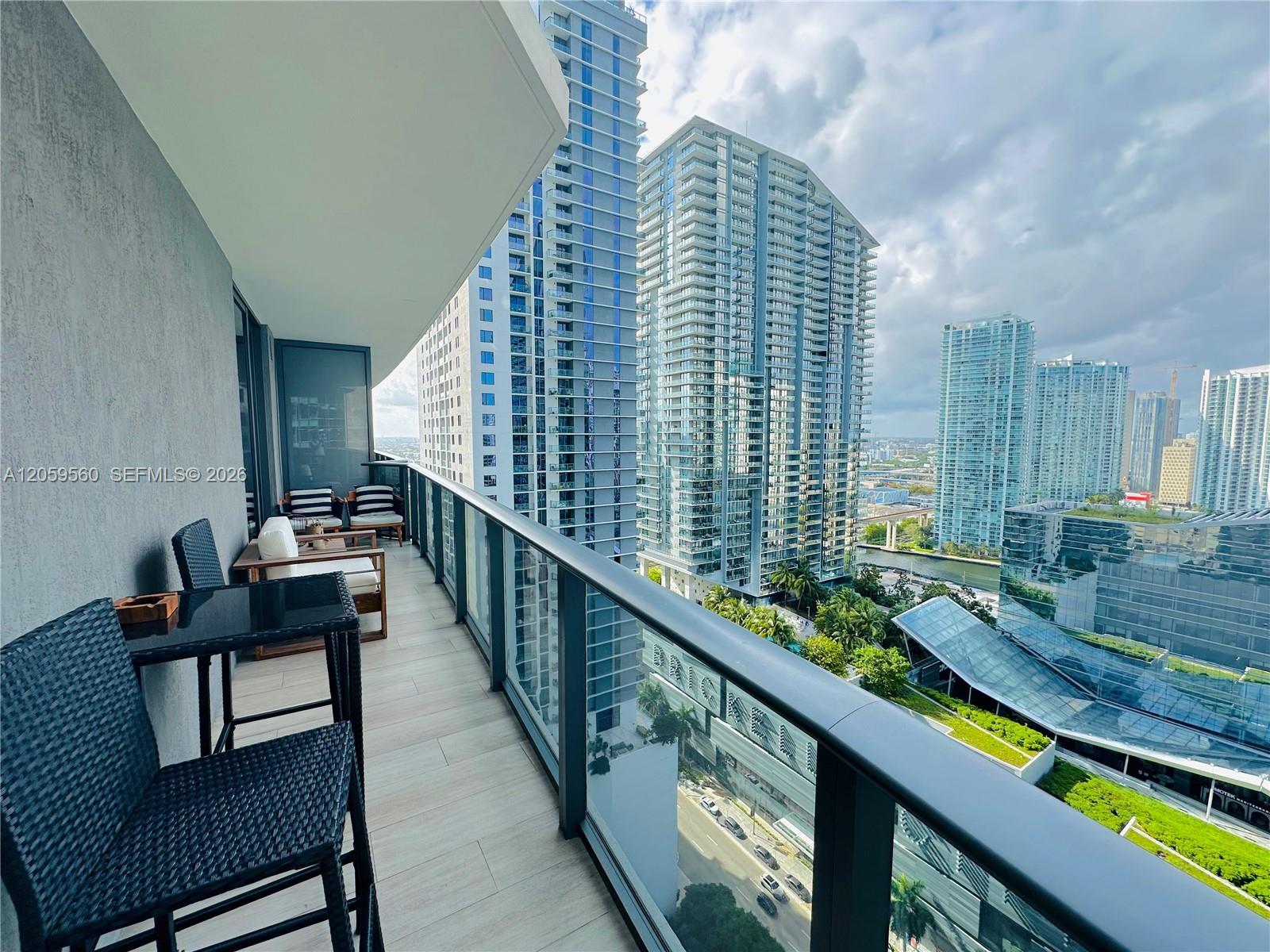45 SW 9th St # 2501, Miami FL 33130 photo 2