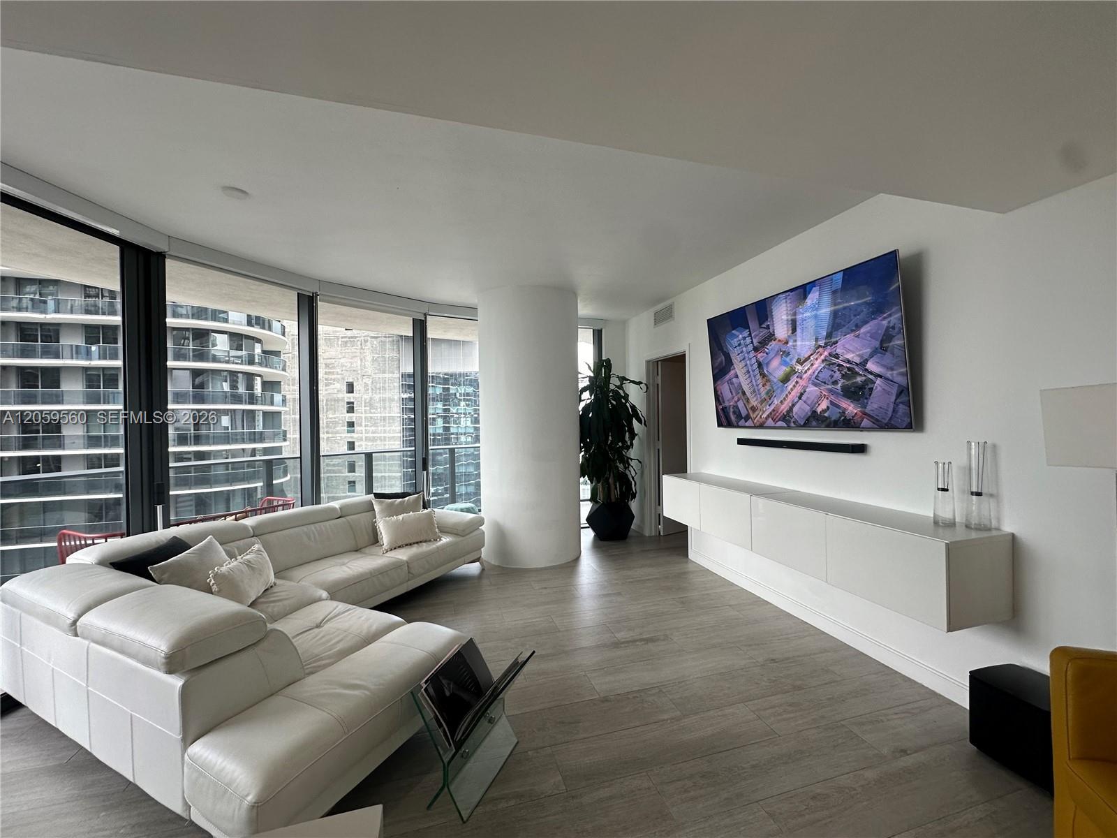 45 SW 9th St # 2501, Miami FL 33130 photo 5