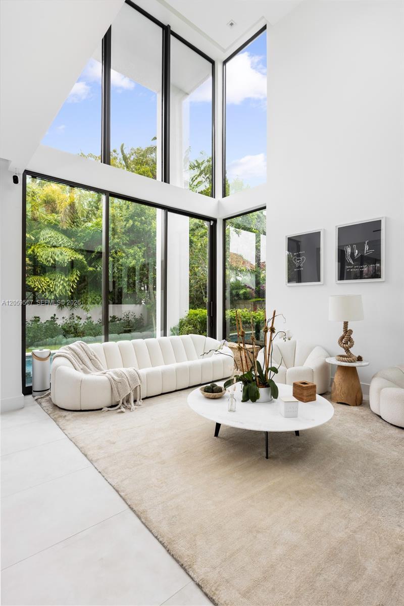 5630 Pine Tree Dr, Miami Beach FL 33140 photo 4