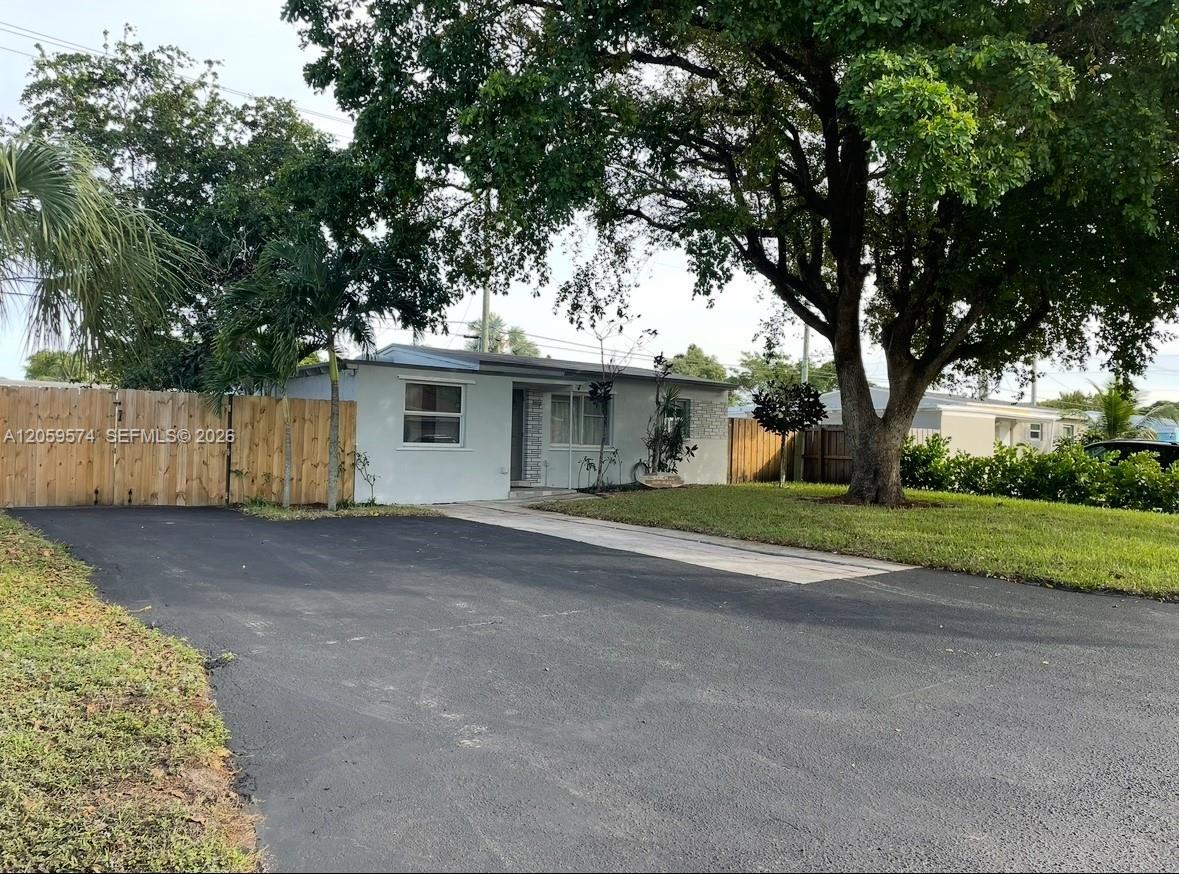 2616 NE 12th Ter, Pompano Beach FL 33064 photo 2