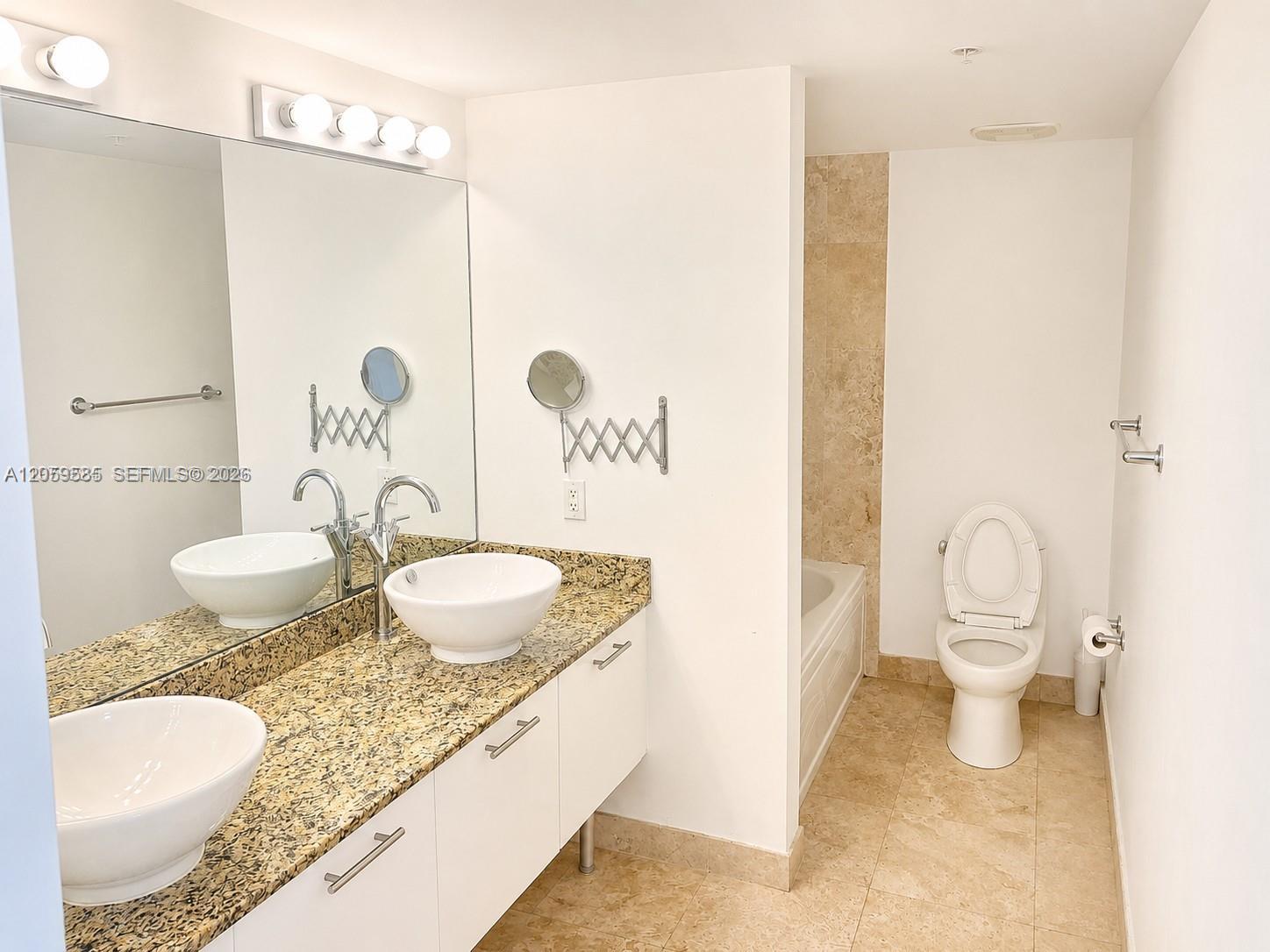 41 SE 5th St # 907, Miami FL 33131 photo 3