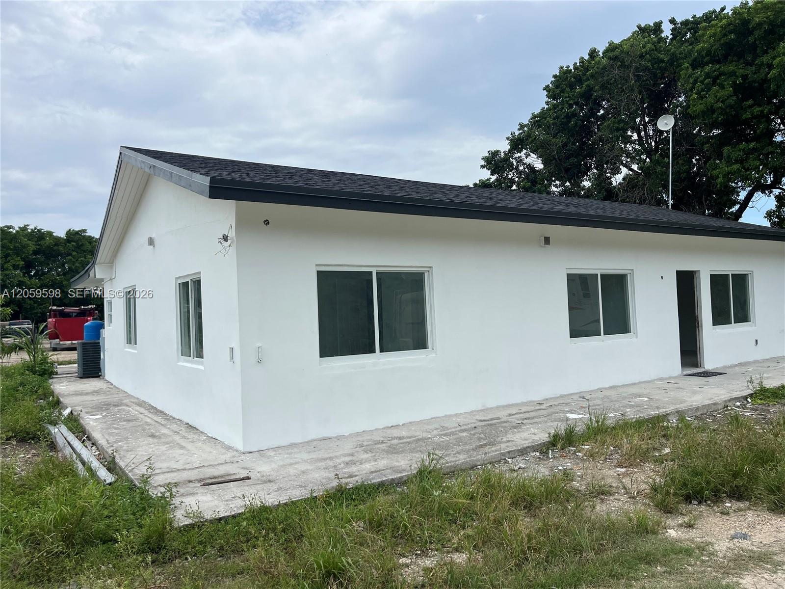 15430 SW 194th Ave, Miami FL 33187 photo 2