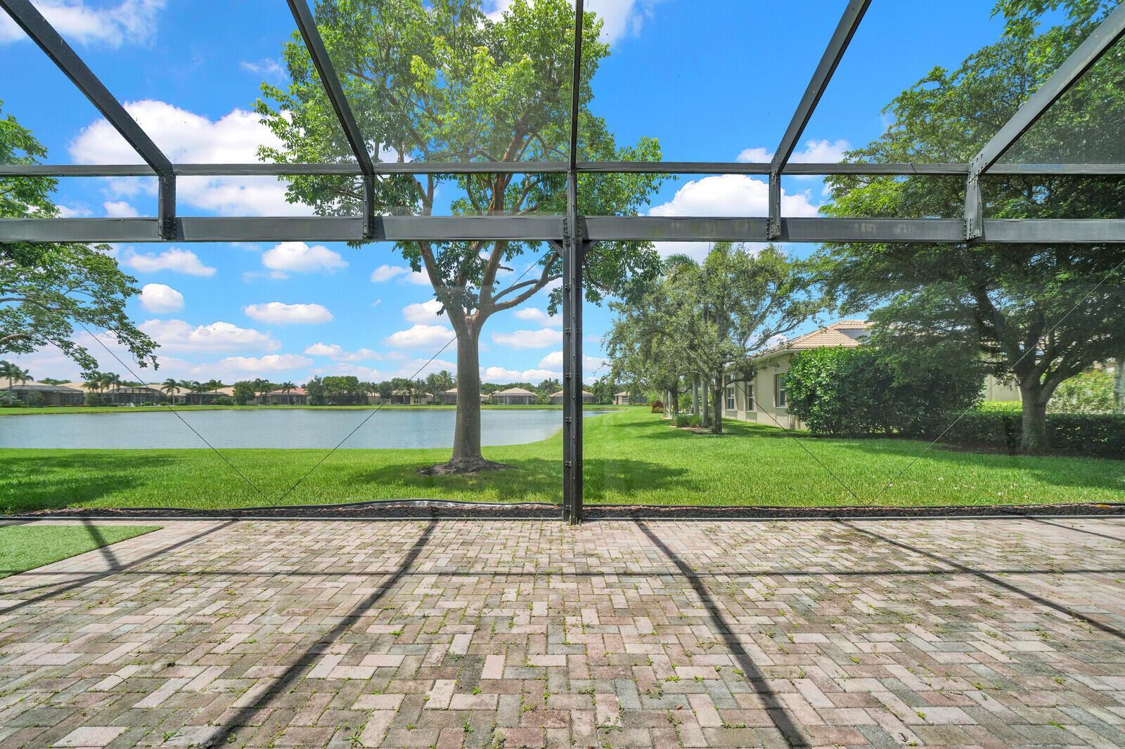 10469 Whitewind Circle, Boynton Beach FL 33473 photo 2