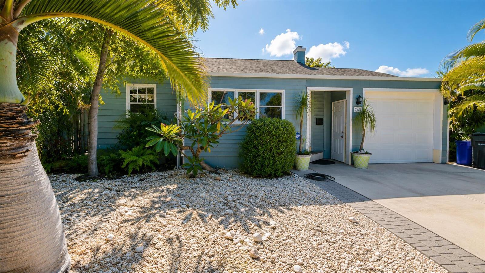 715 N PALMWAY, FL 33460 photo 2