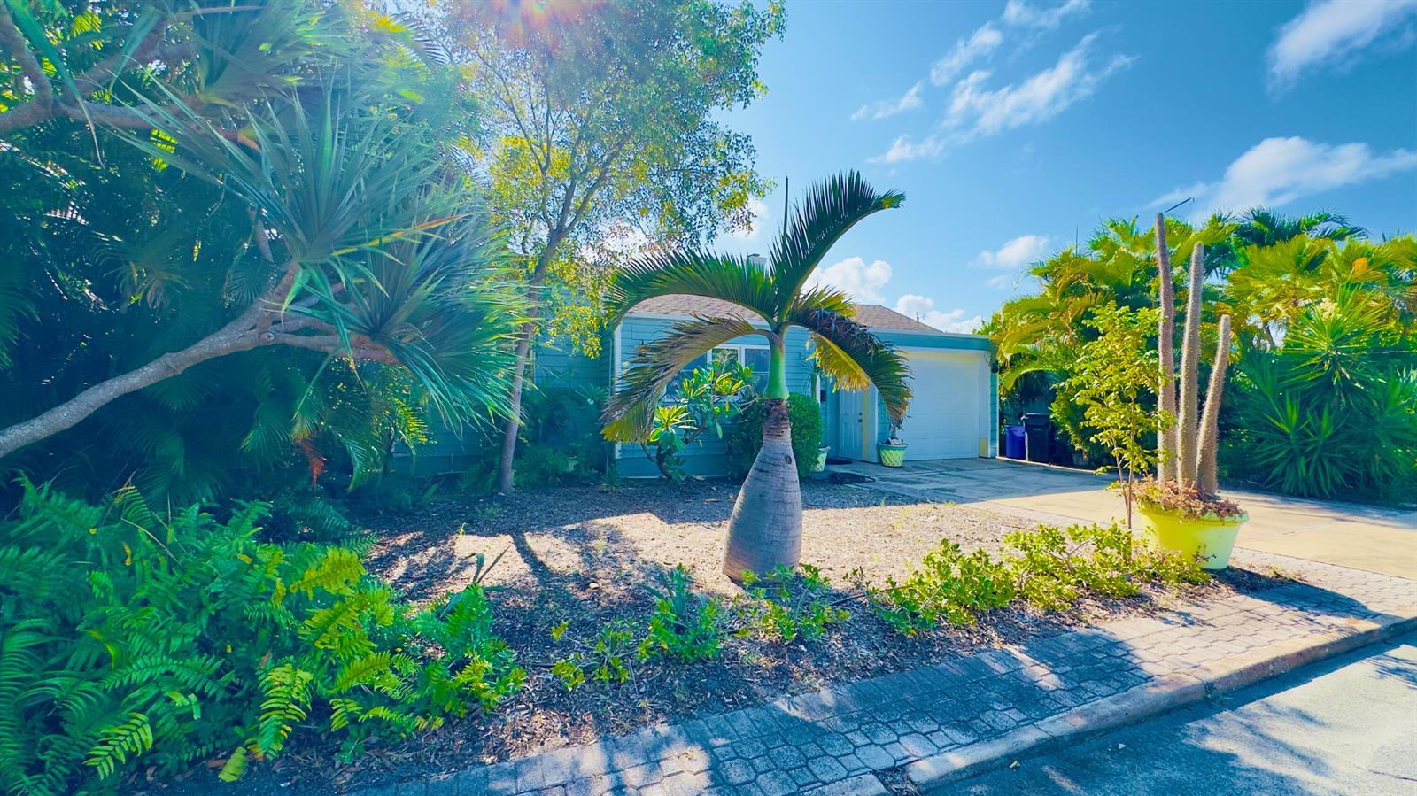 715 N PALMWAY, FL 33460 photo 3