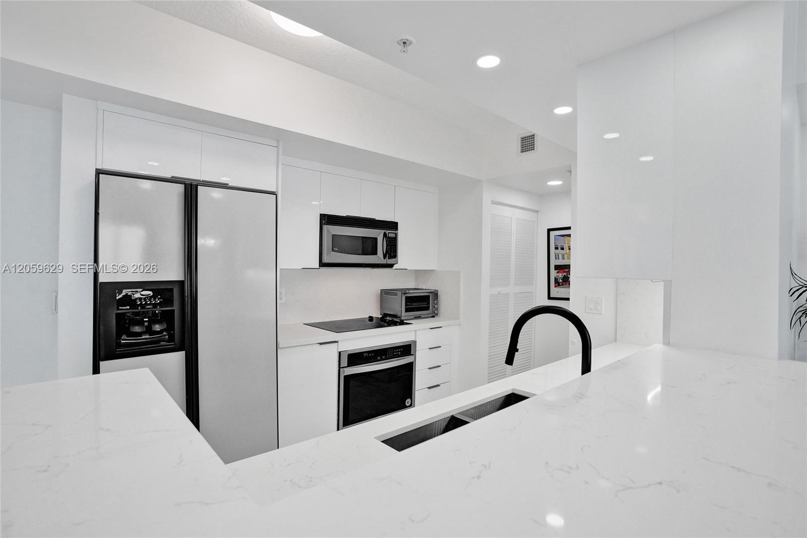 335 S Biscayne Blvd # 3807, Miami FL 33131 photo 2