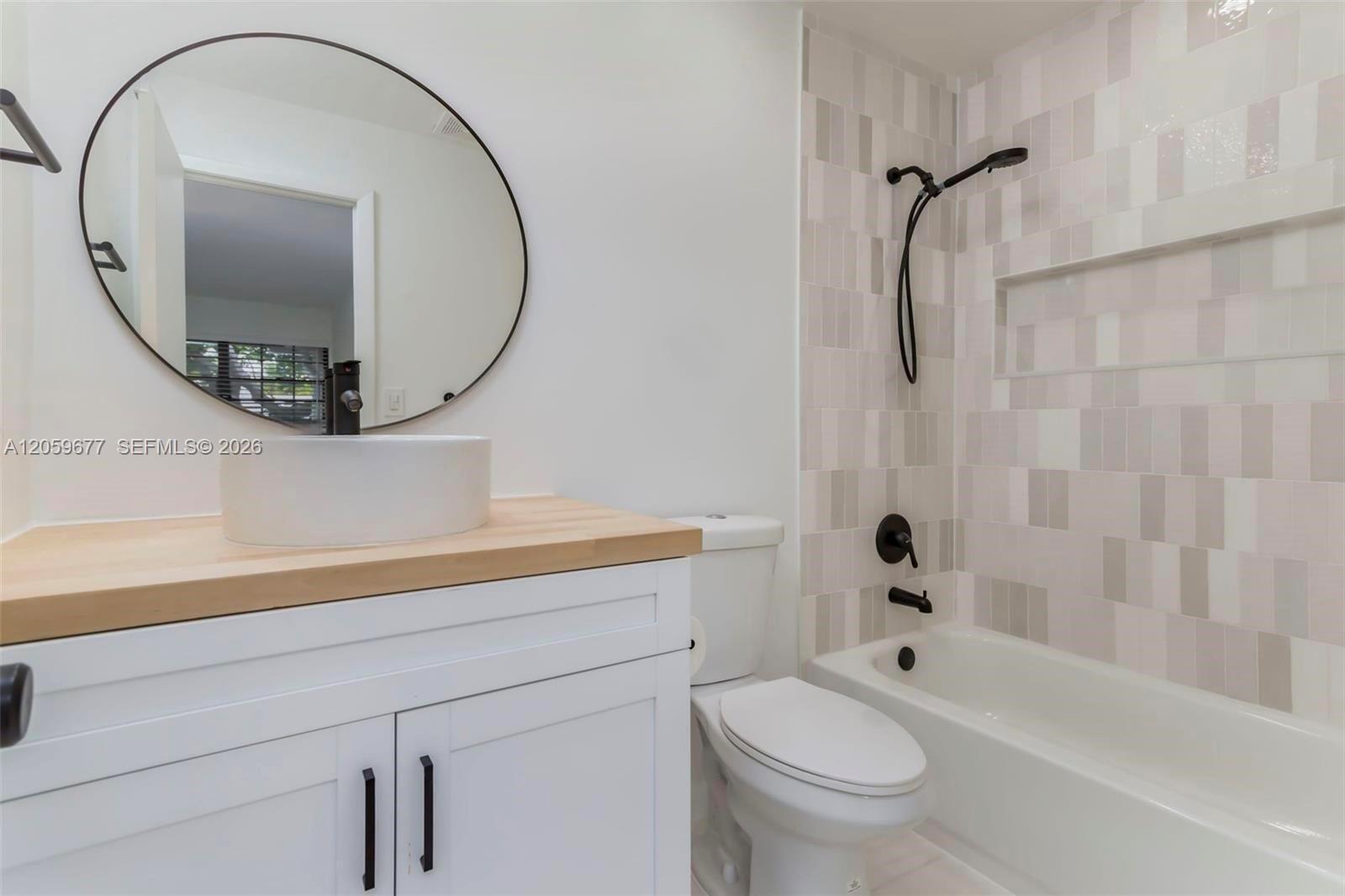 931 NE 199th St # 22, Miami FL 33179 photo 4