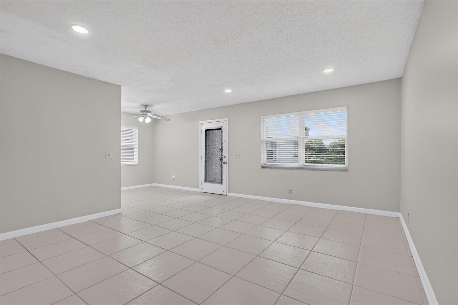 40 Burgundy A, Delray Beach FL 33484 photo 3