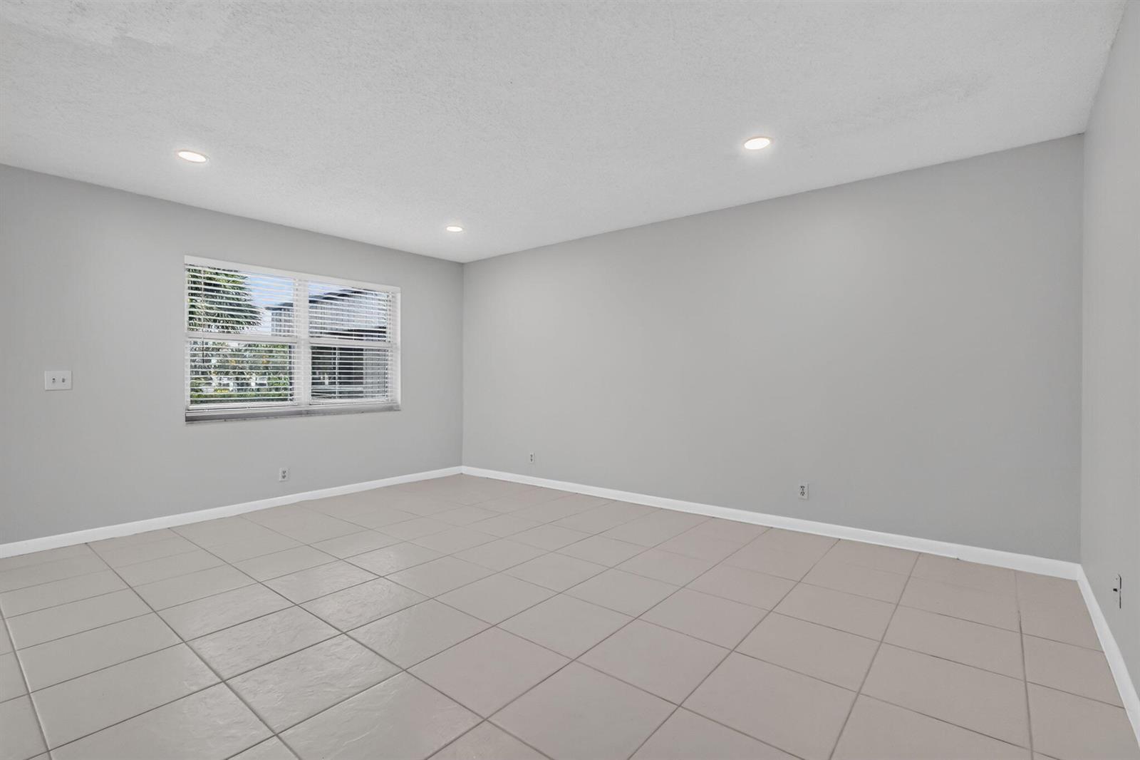 40 Burgundy A, Delray Beach FL 33484 photo 4