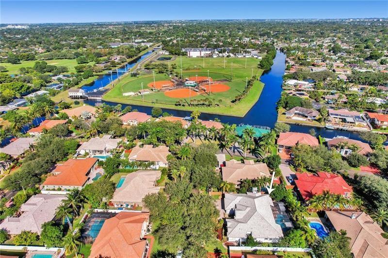 2030 SW 62nd Avenue, Plantation FL 33317 photo 3