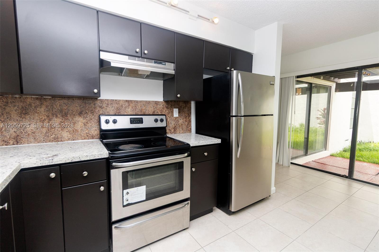 10085 NW 6th Ter, Miami FL 33172