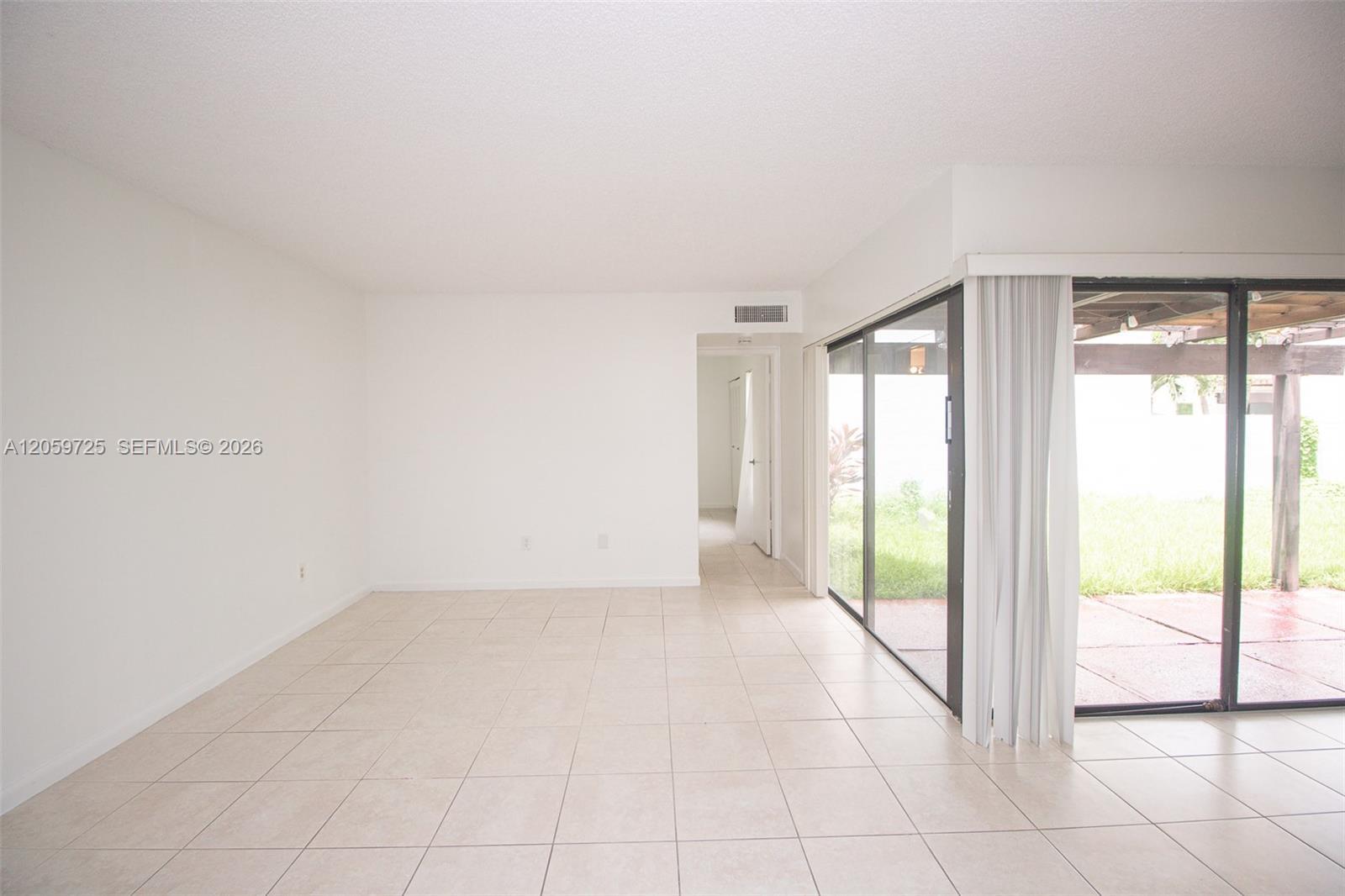 10085 NW 6th Ter, Miami FL 33172 photo 5