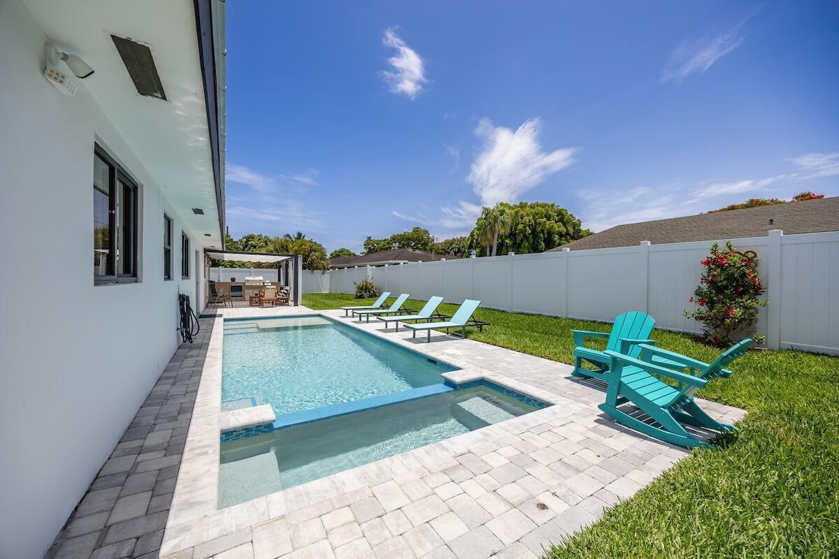 526 Linnet Circle, Delray Beach FL 33444 photo 2