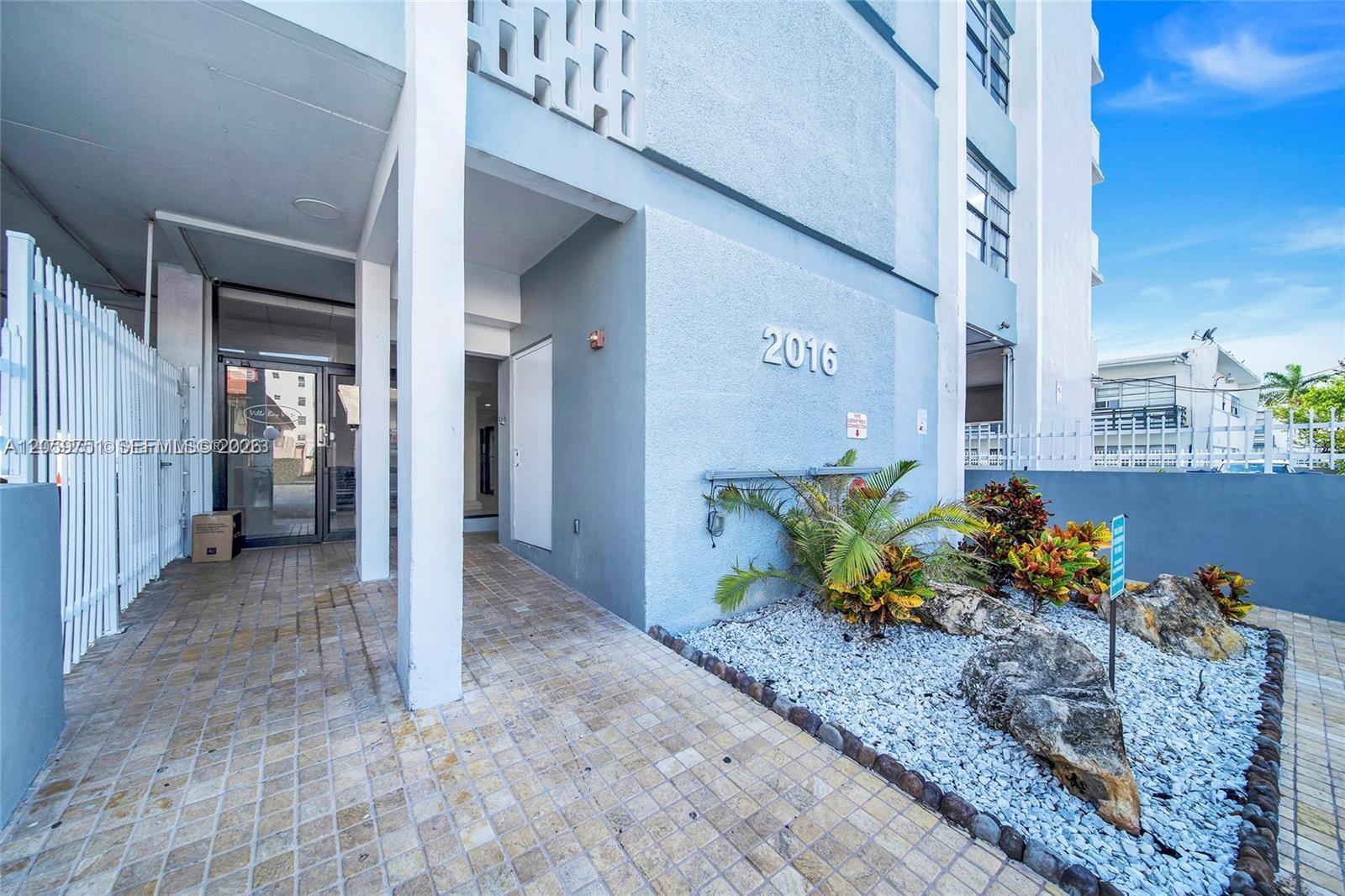 2016 Bay Dr # 304, Miami Beach FL 33141