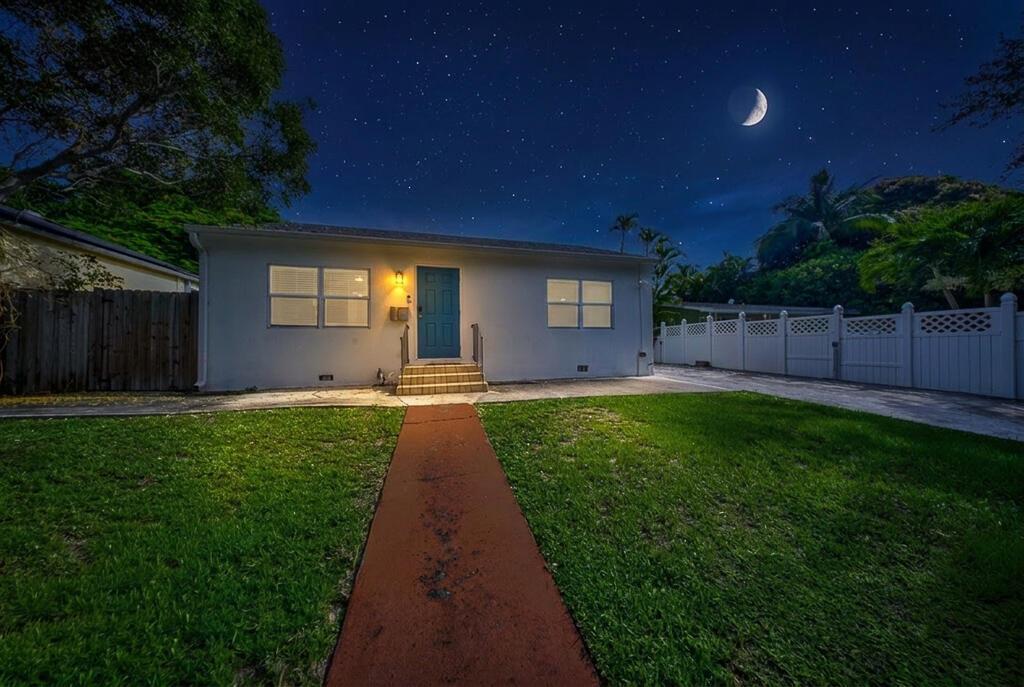 827 Nathan Hale Road, West Palm Beach FL 33405 photo 2