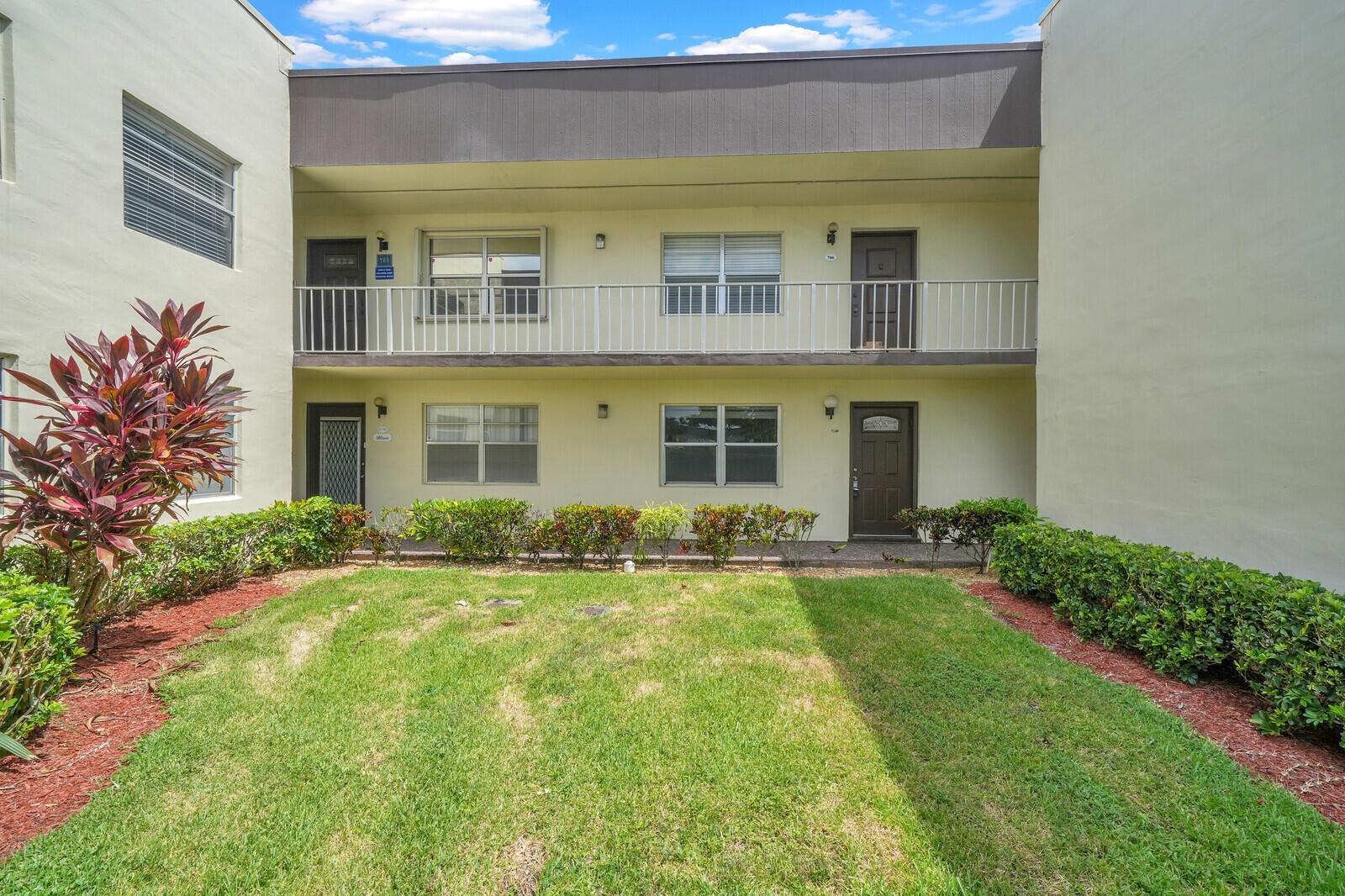 742 Normandy P, Delray Beach FL 33484 photo 2