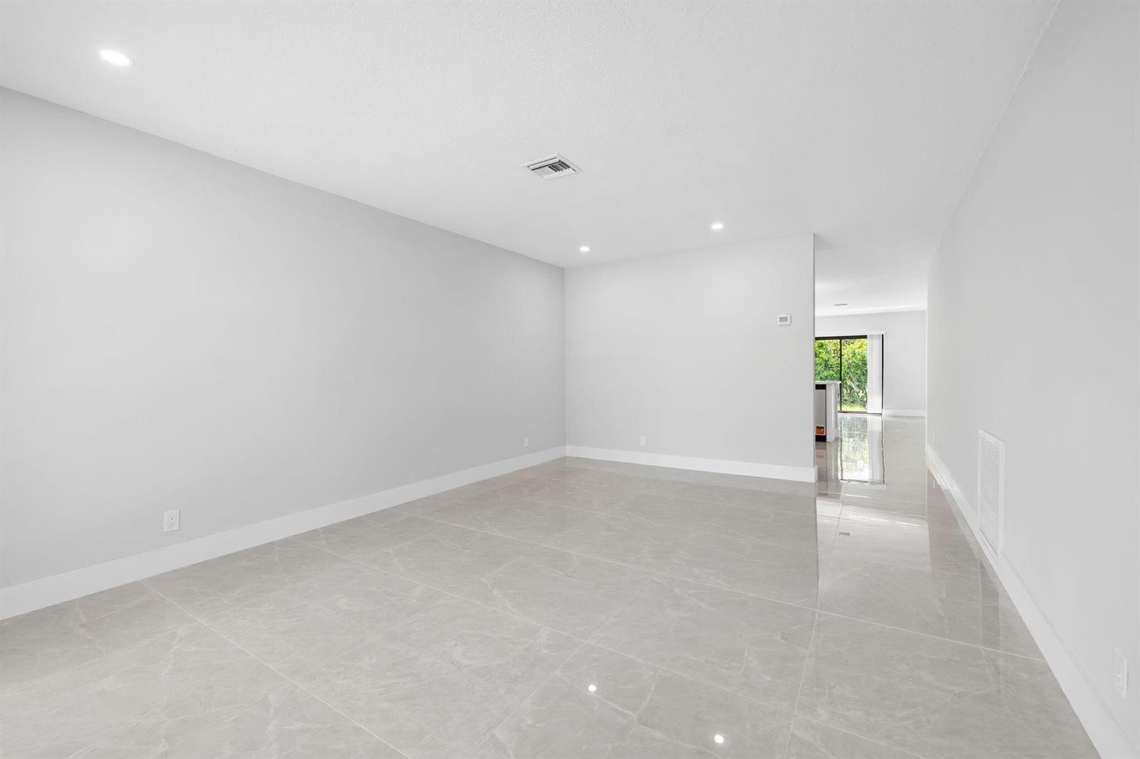3720 NW 110th Avenue, Coral Springs FL 33065 photo 4